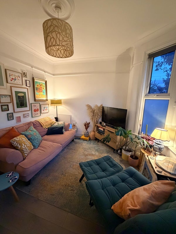 Flat Brooke Road in Greater London