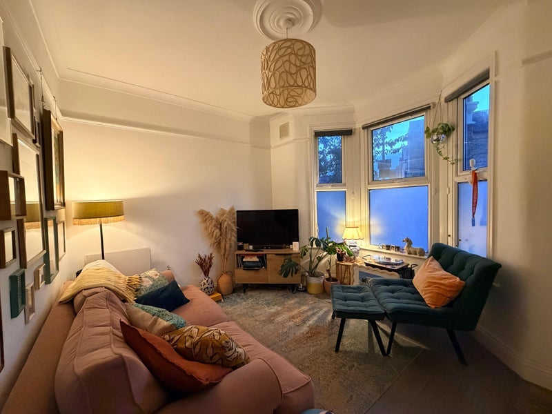 Flat Brooke Road in Greater London