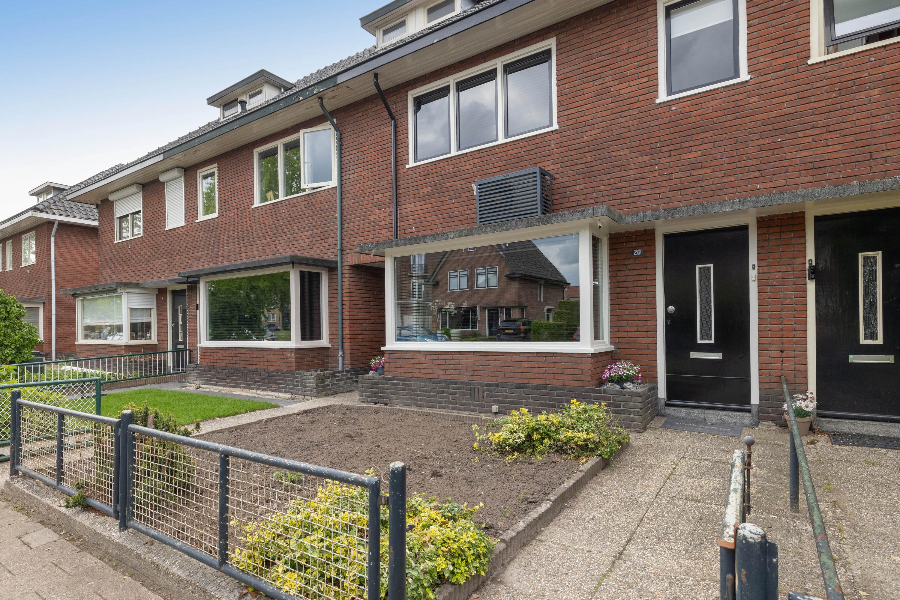 Tussenwoning te koop: Josef Haydnlaan 20, Hengelo