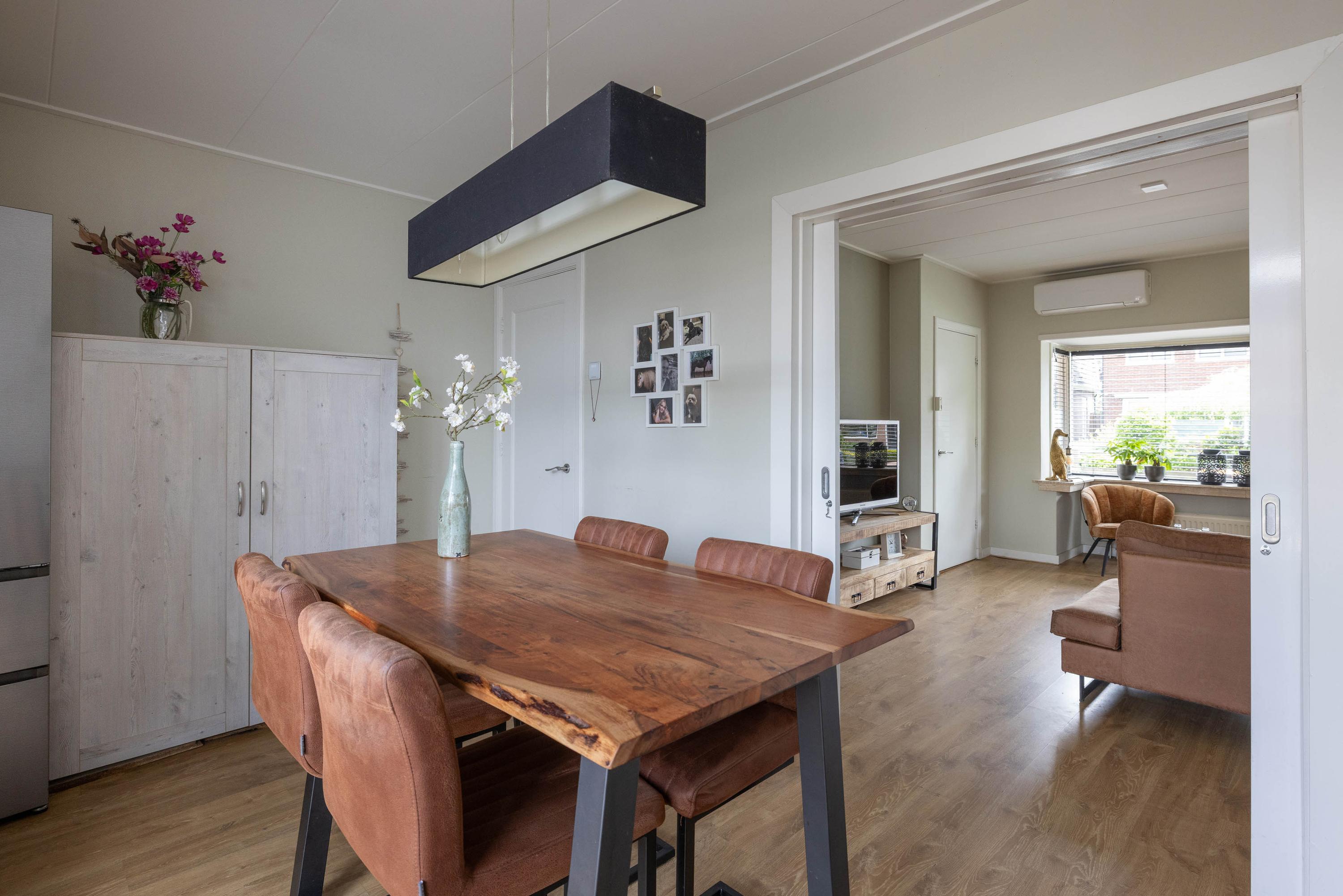 Tussenwoning te koop: Josef Haydnlaan 20, Hengelo