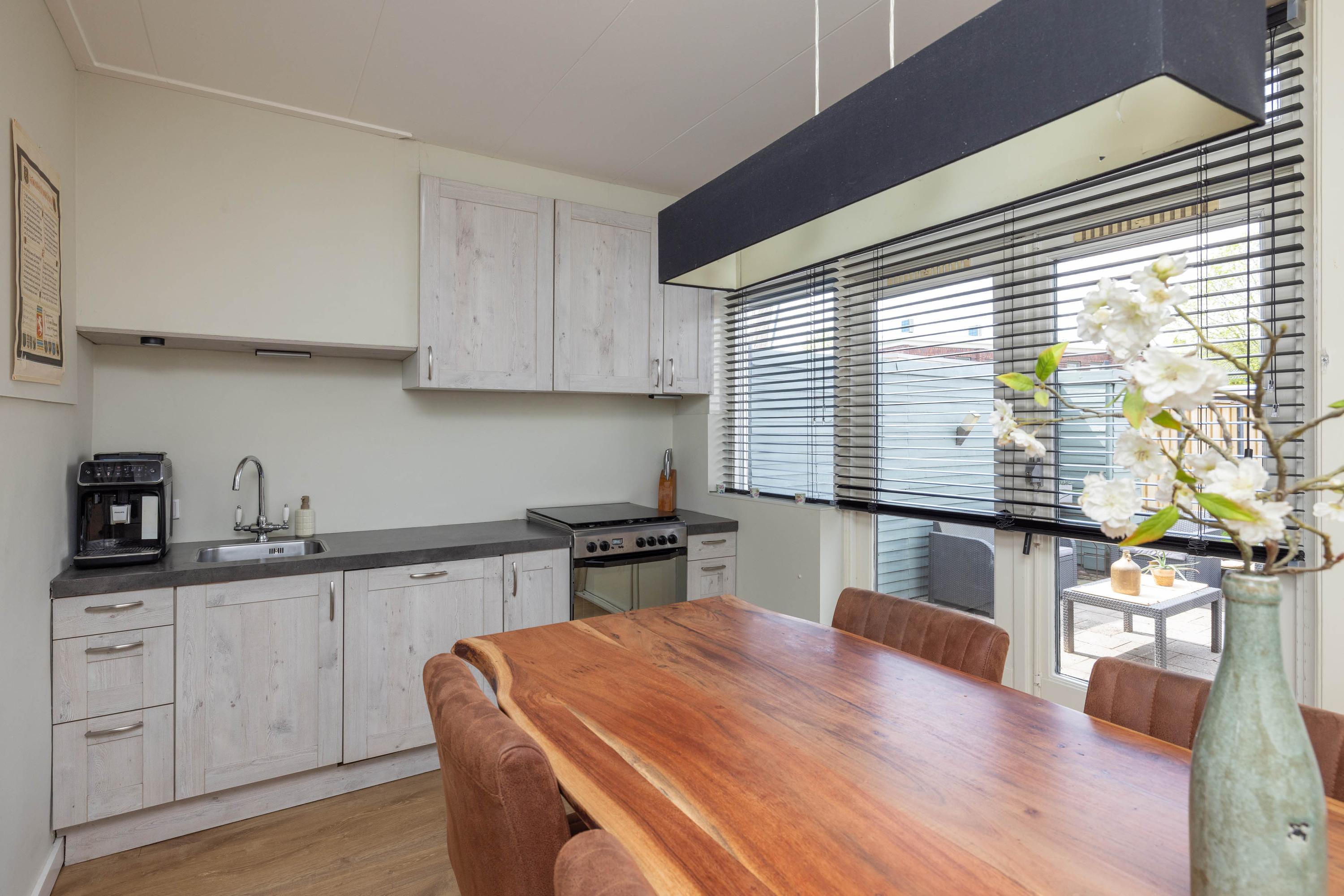 Tussenwoning te koop: Josef Haydnlaan 20, Hengelo