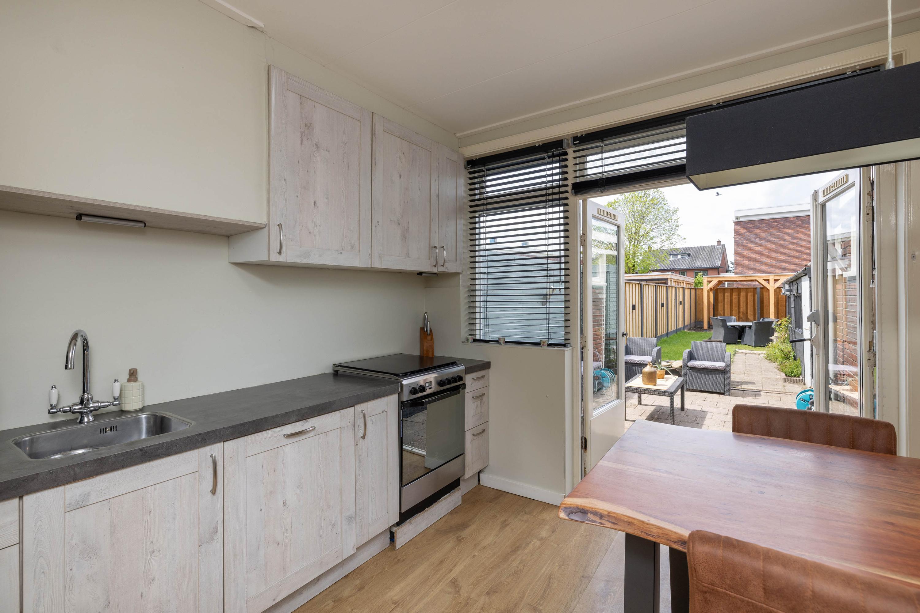 Tussenwoning te koop: Josef Haydnlaan 20, Hengelo