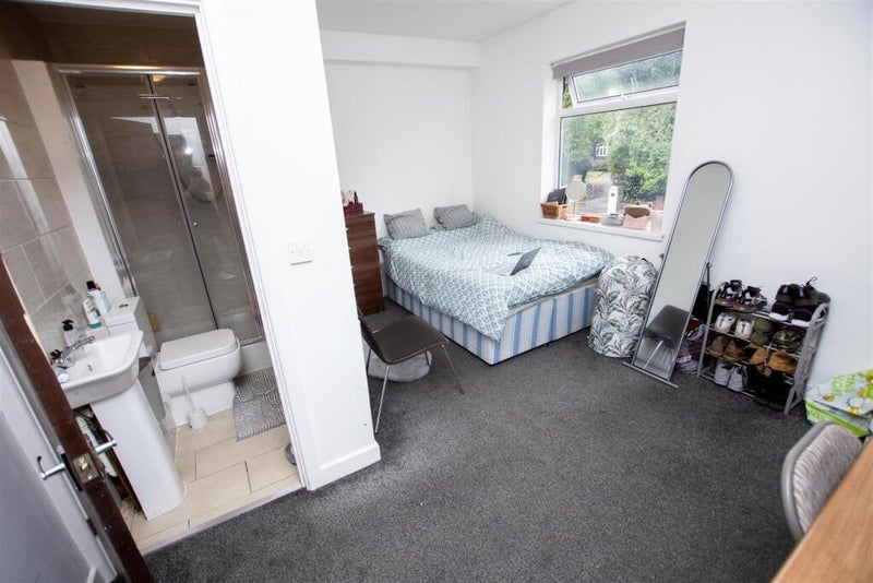 Room Pershore Road in Birmingham