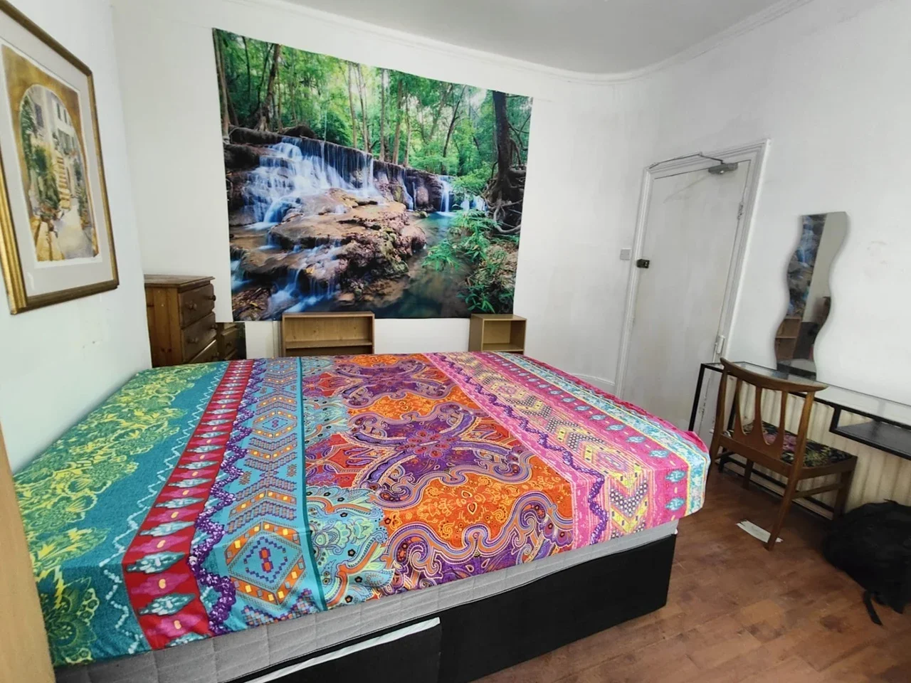 Room Bow Common Lane in Greater London