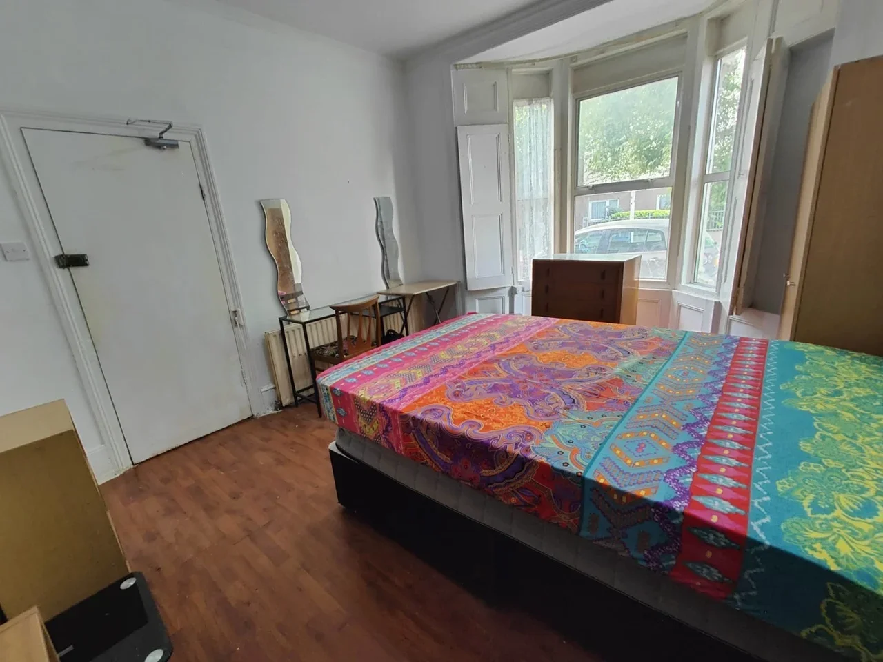 Room Bow Common Lane in Greater London