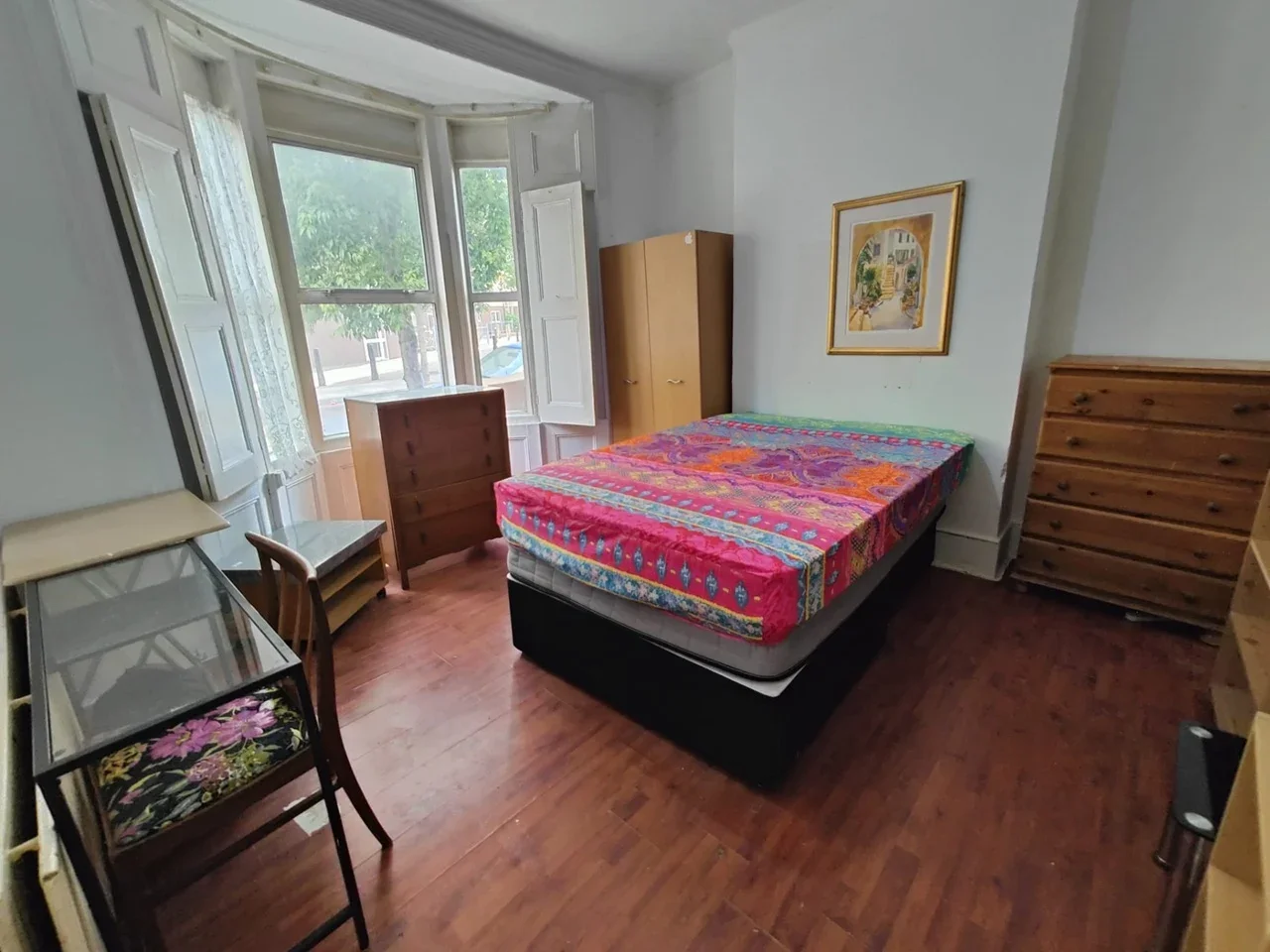 Room Bow Common Lane in Greater London