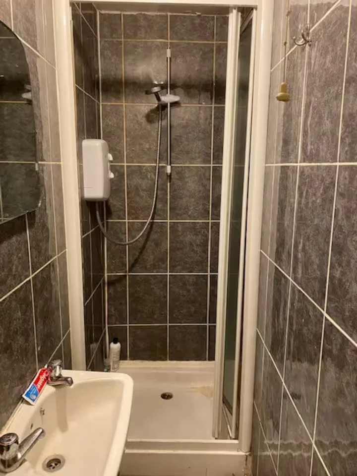 Room Bow Common Lane in Greater London