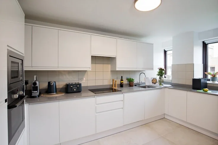 Flat Kensington High Street in Greater London
