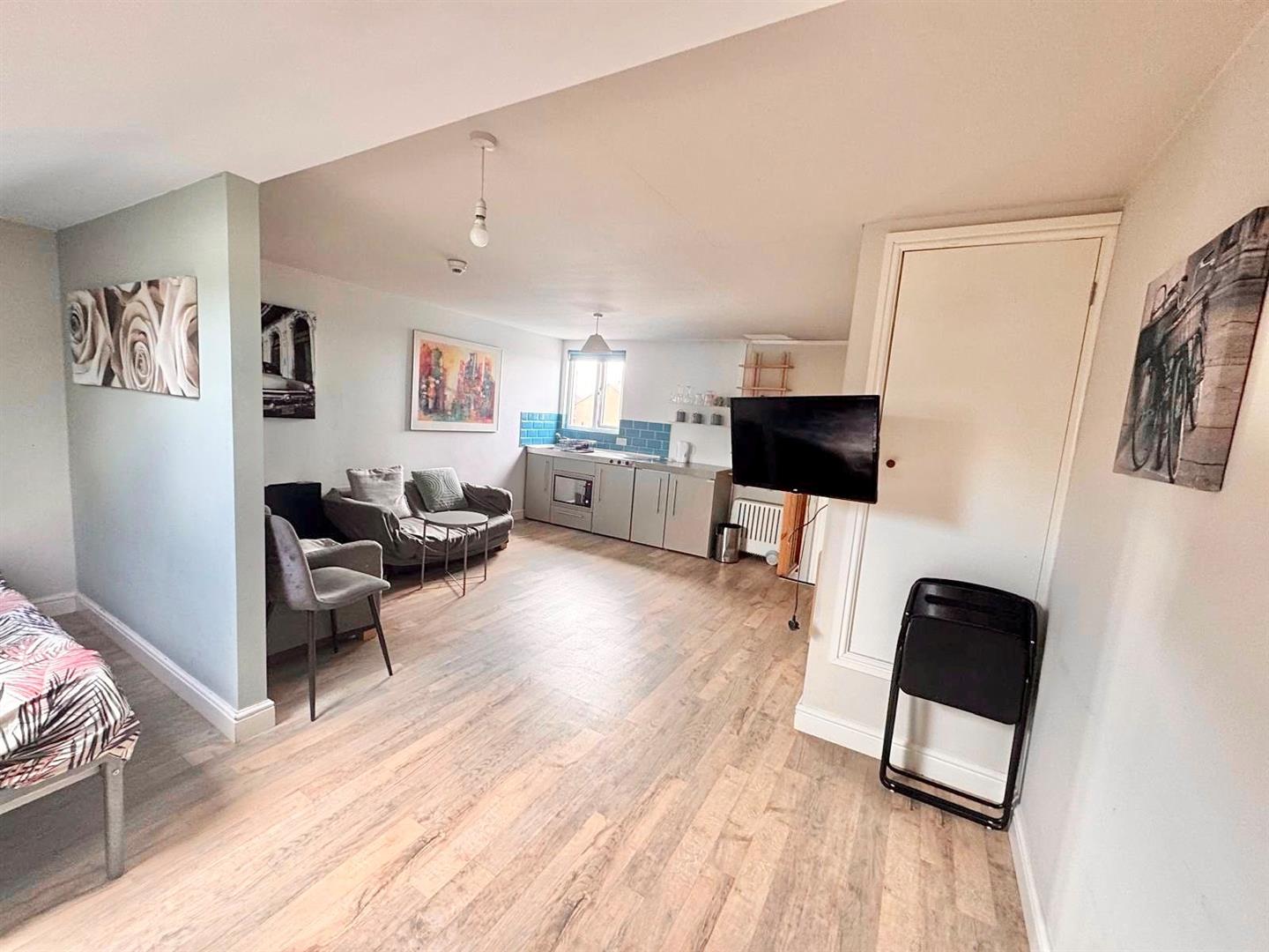 Flat Holyhead Road in Coventry