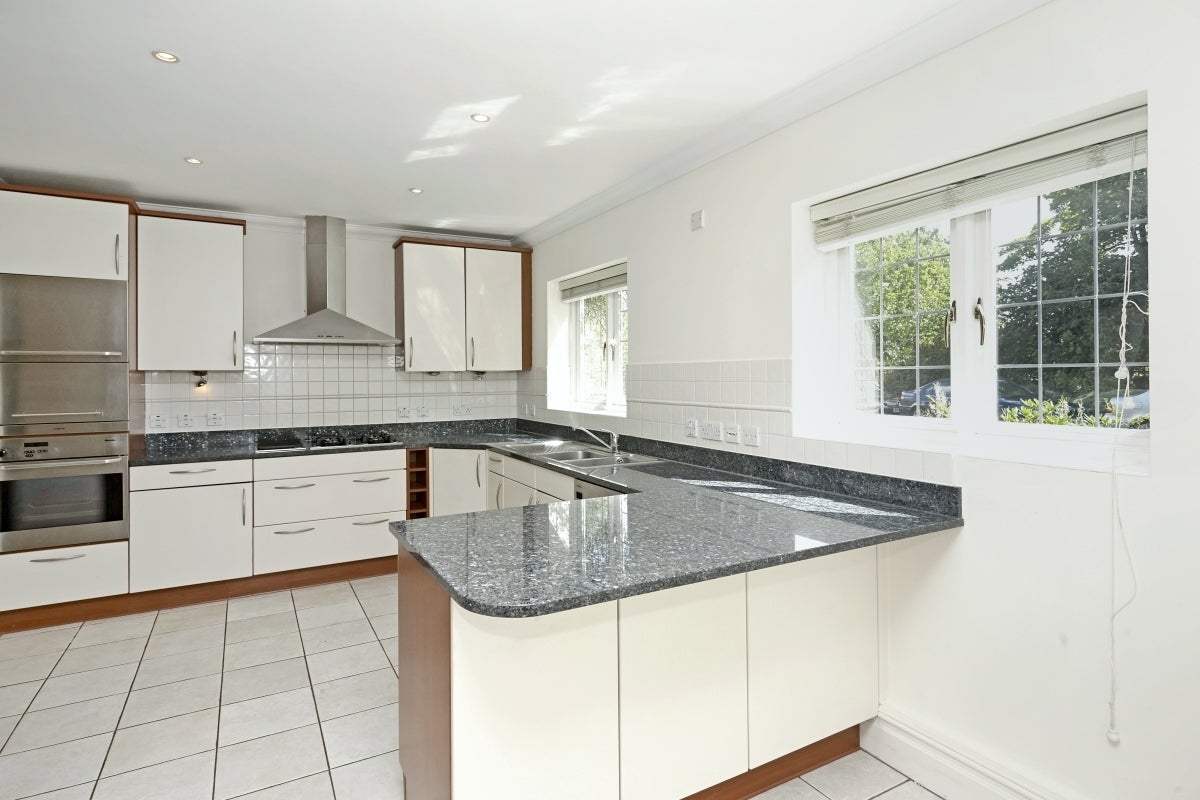 House Caerleon Close in Elmbridge