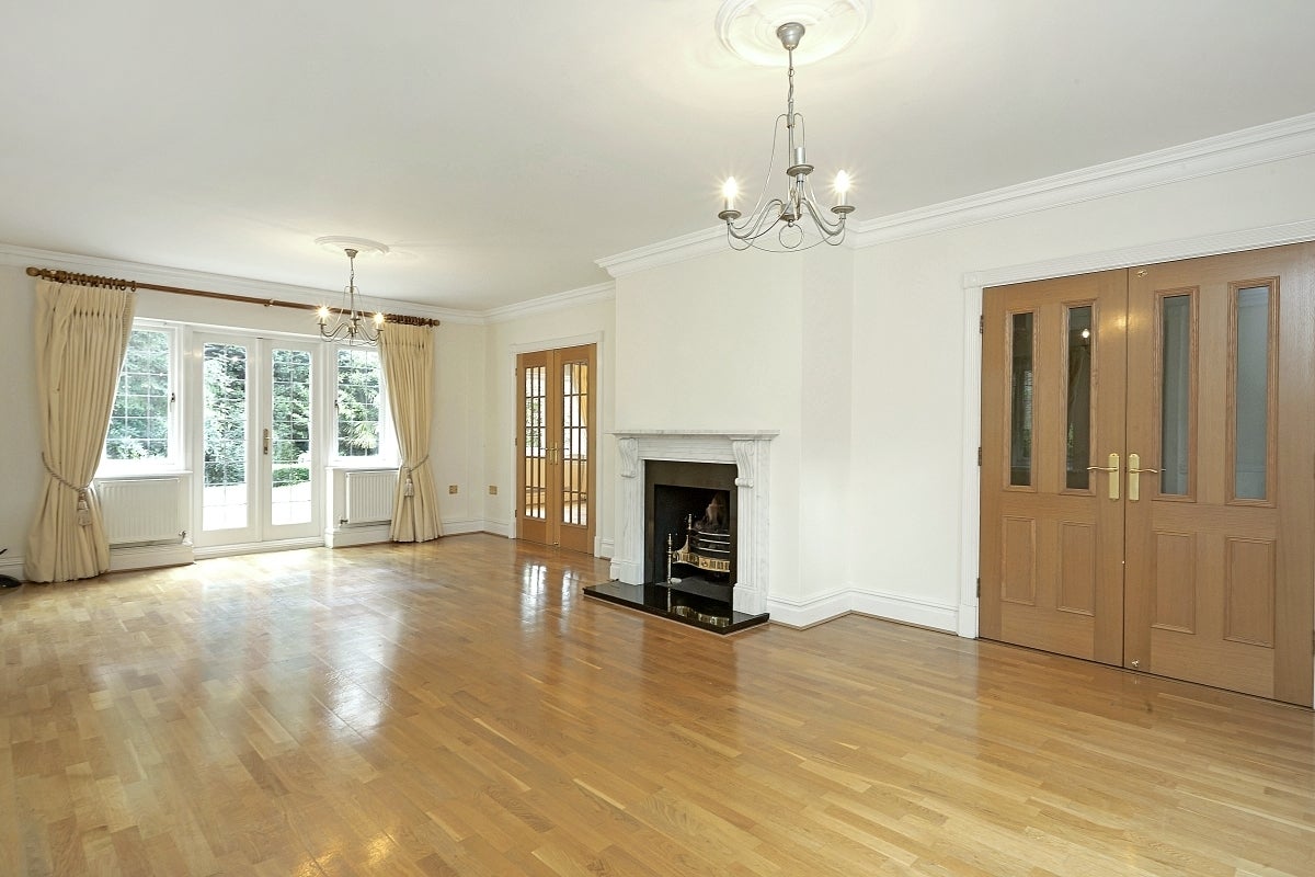 House Caerleon Close in Elmbridge