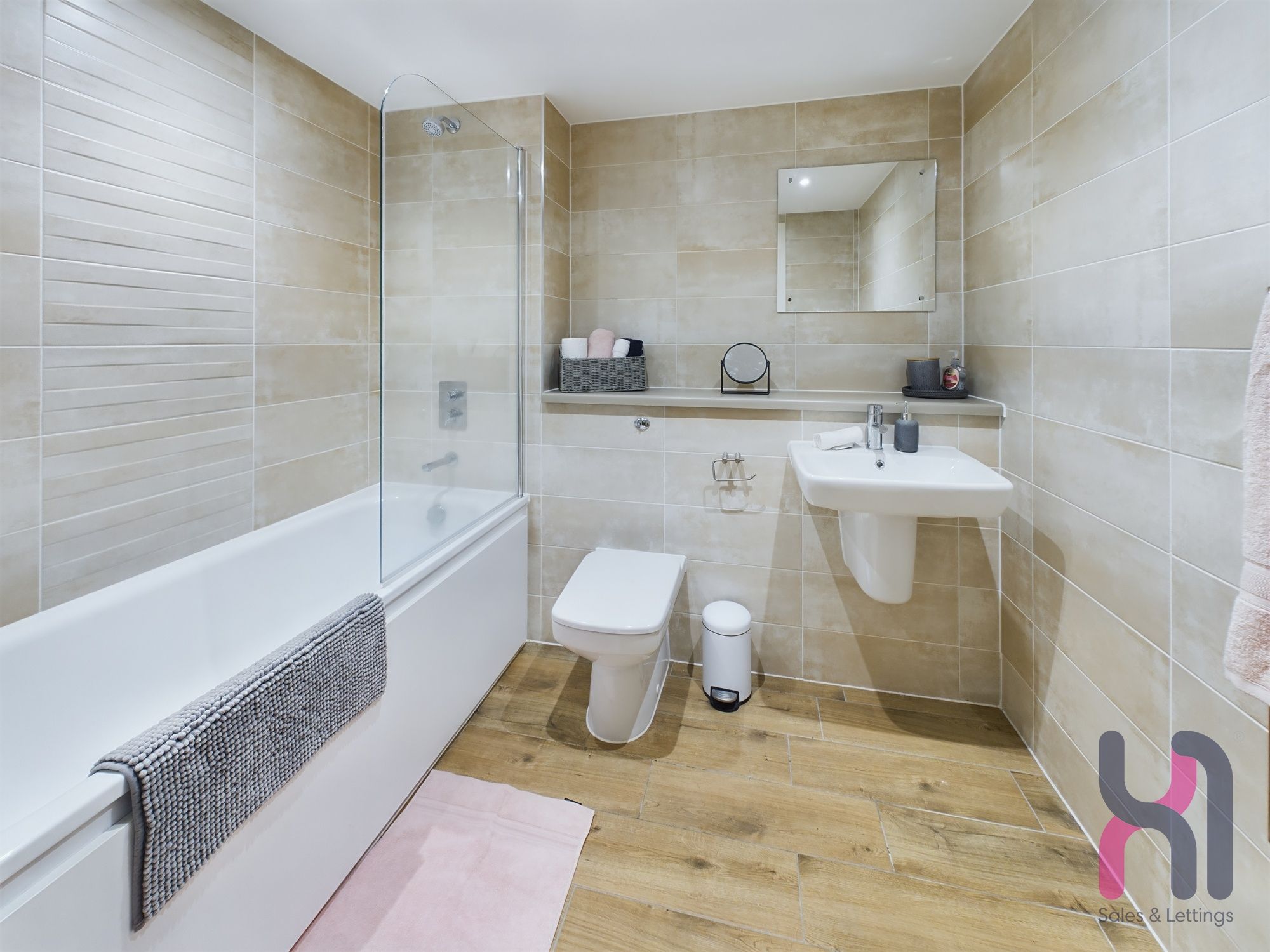 Flat Pomona Strand in Trafford