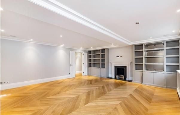 Flat Onslow Square in Greater London