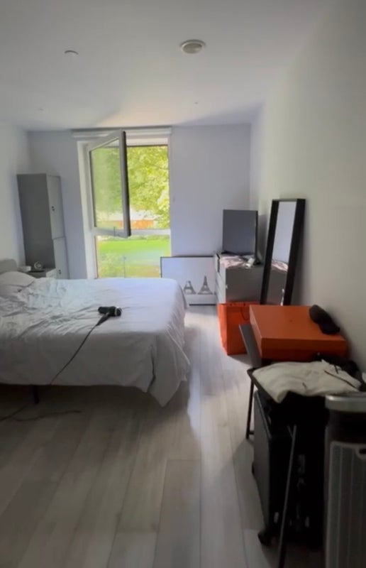Flat Ash Avenue in Greater London