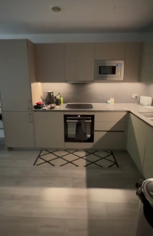 Flat Ash Avenue in Greater London