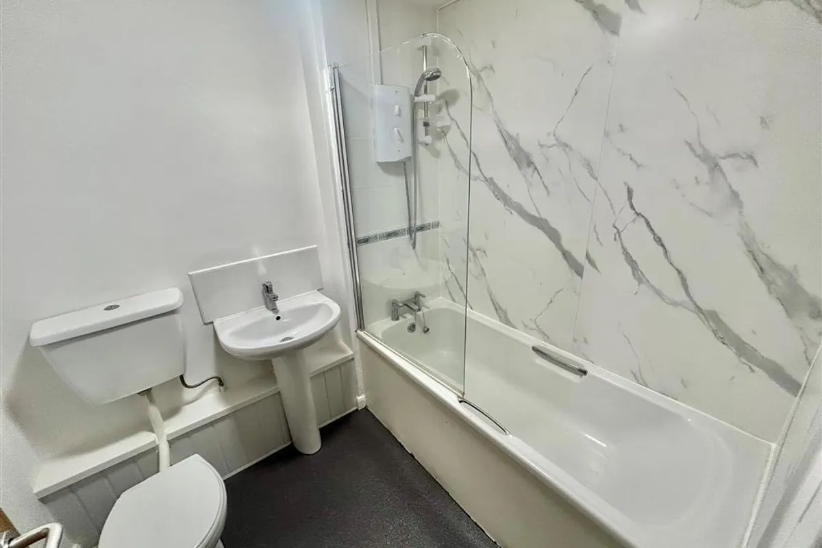 Flat Hollow Stone in Nottingham
