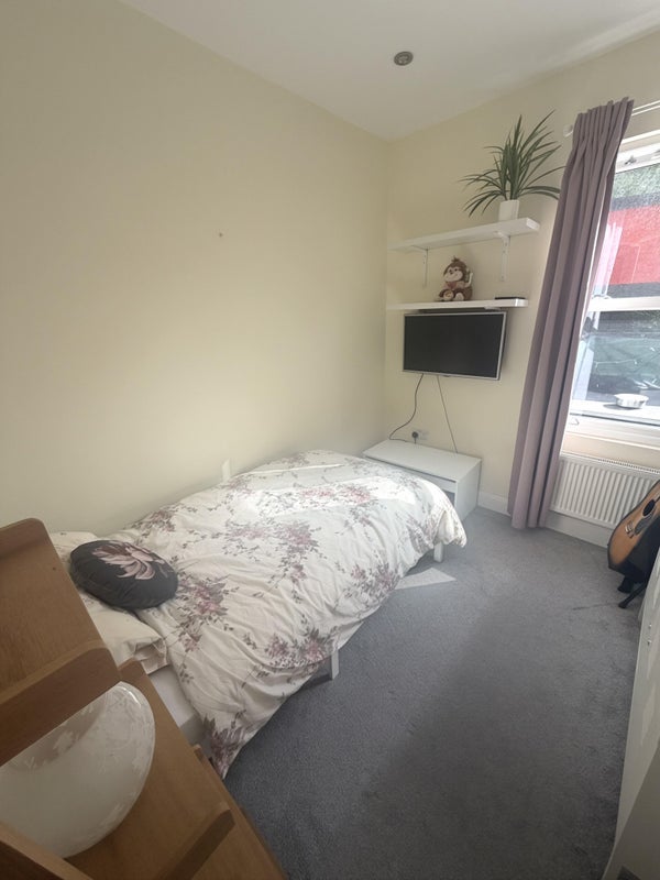 Room Croxted Road in Greater London