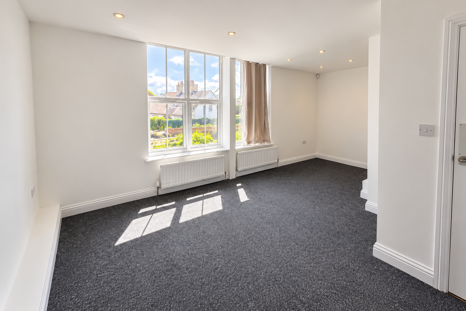 Flat Hillside Avenue in Strood