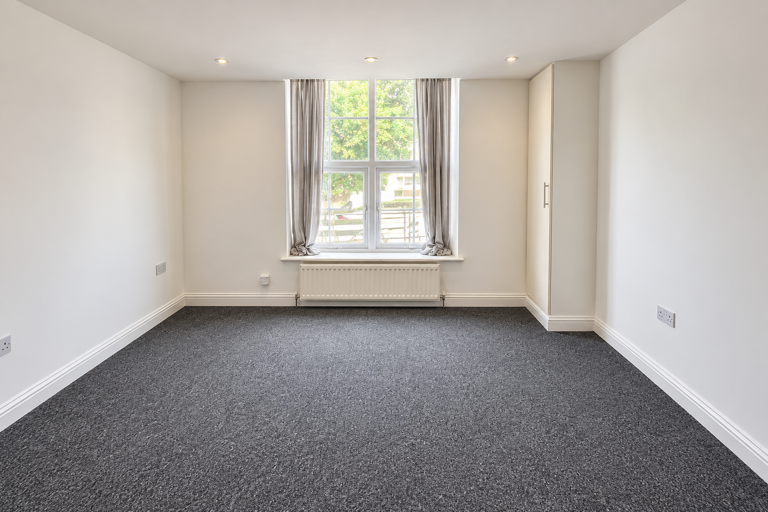 Flat Hillside Avenue in Strood