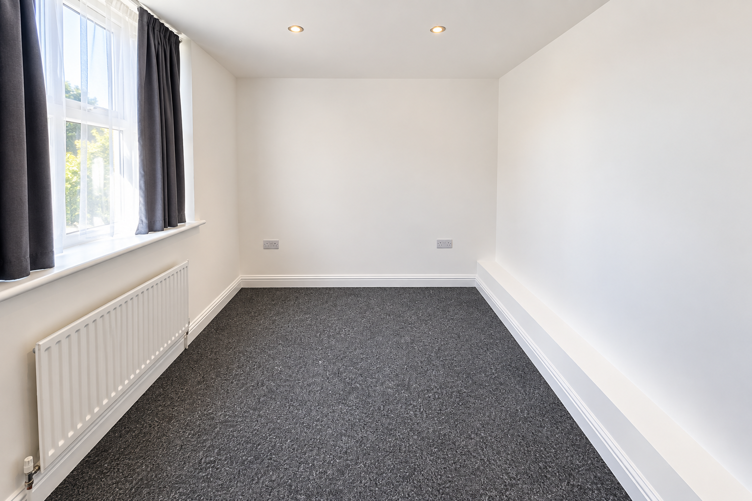 Flat Hillside Avenue in Strood