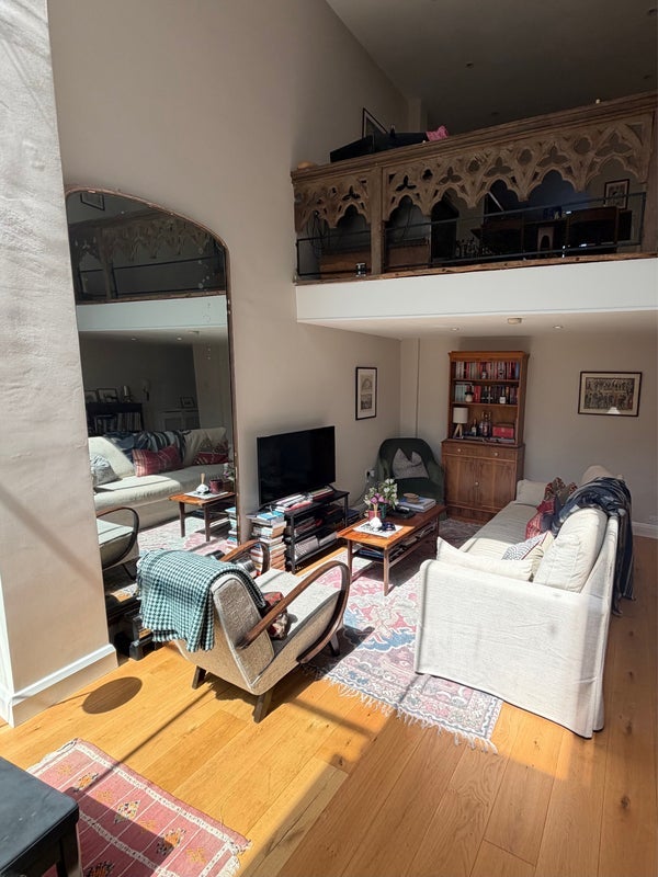Room Earl's Court Road in Greater London