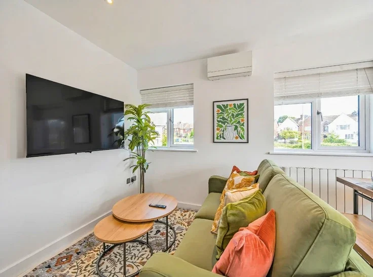 Flat Kingsclere Road in Basingstoke and Deane