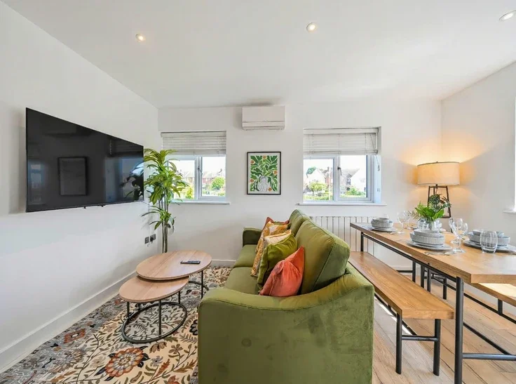 Flat Kingsclere Road in Basingstoke and Deane