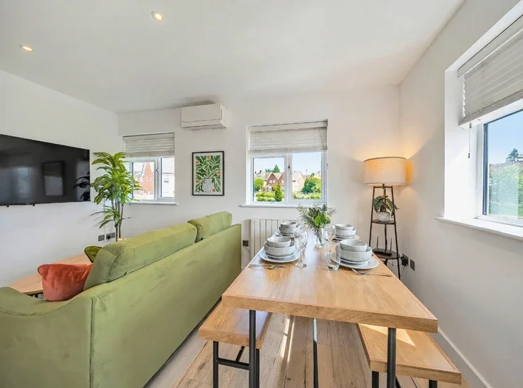 Flat Kingsclere Road in Basingstoke and Deane