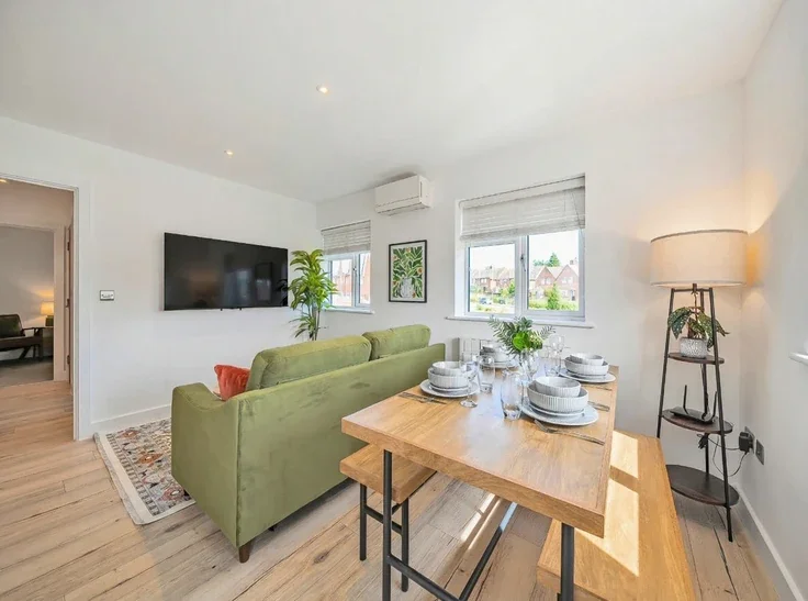 Flat Kingsclere Road in Basingstoke and Deane