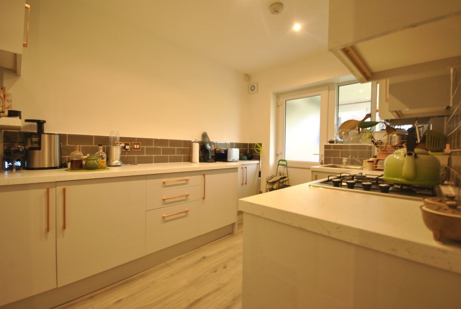 Flat Amblecote Road in Greater London