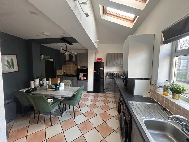 Room Syston Way in Bristol