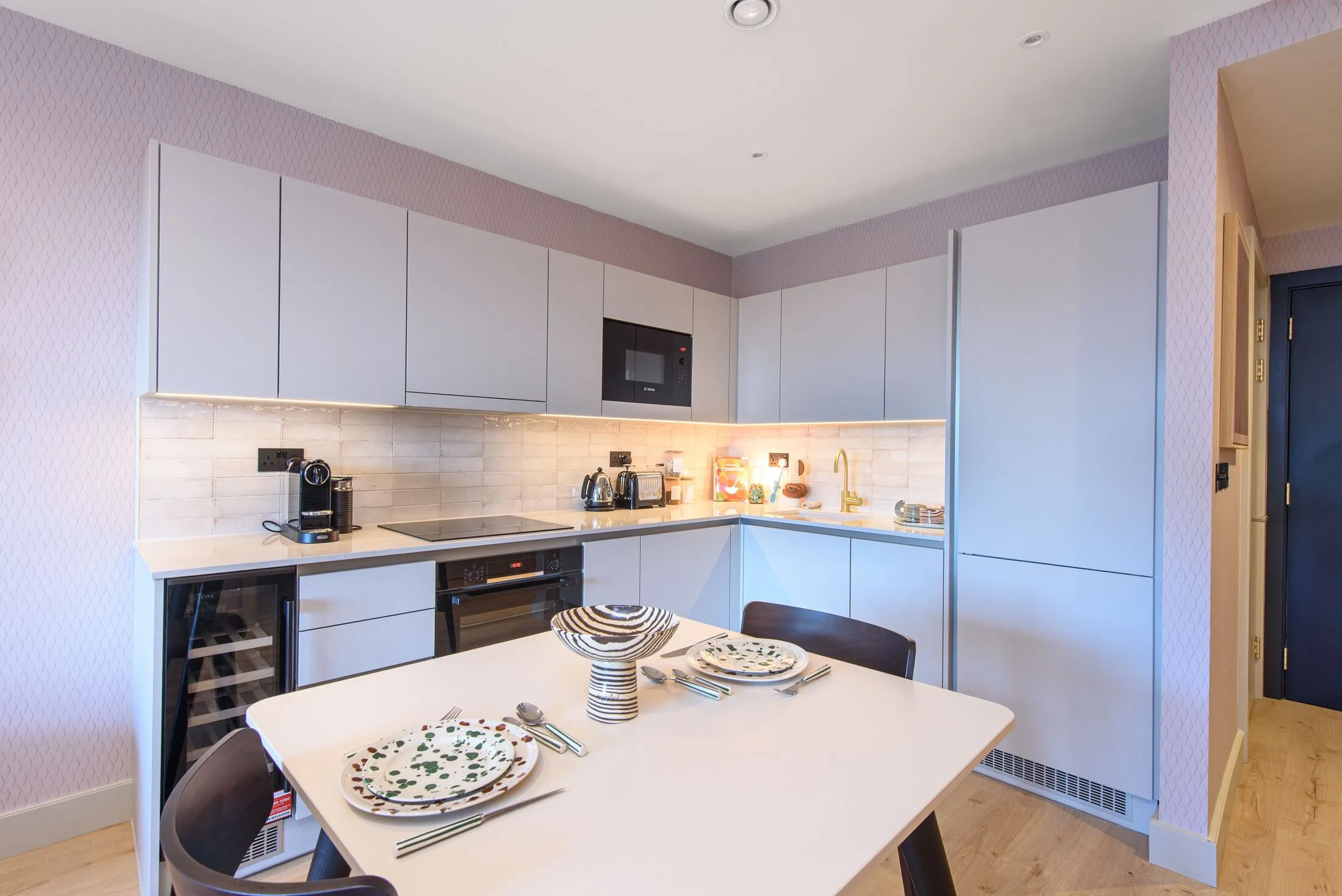 Flat Caversham Road in Greater London