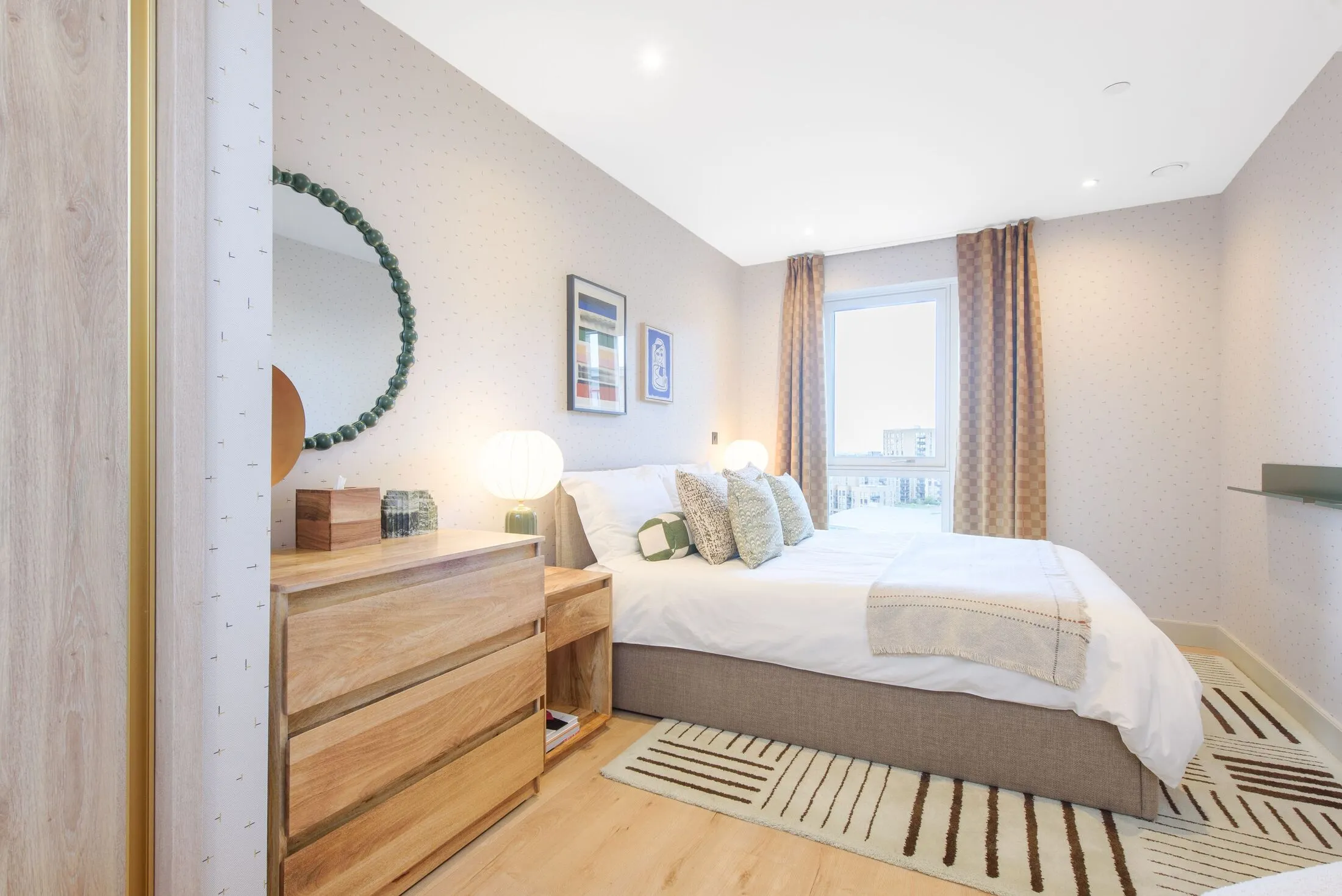 Flat Caversham Road in Greater London