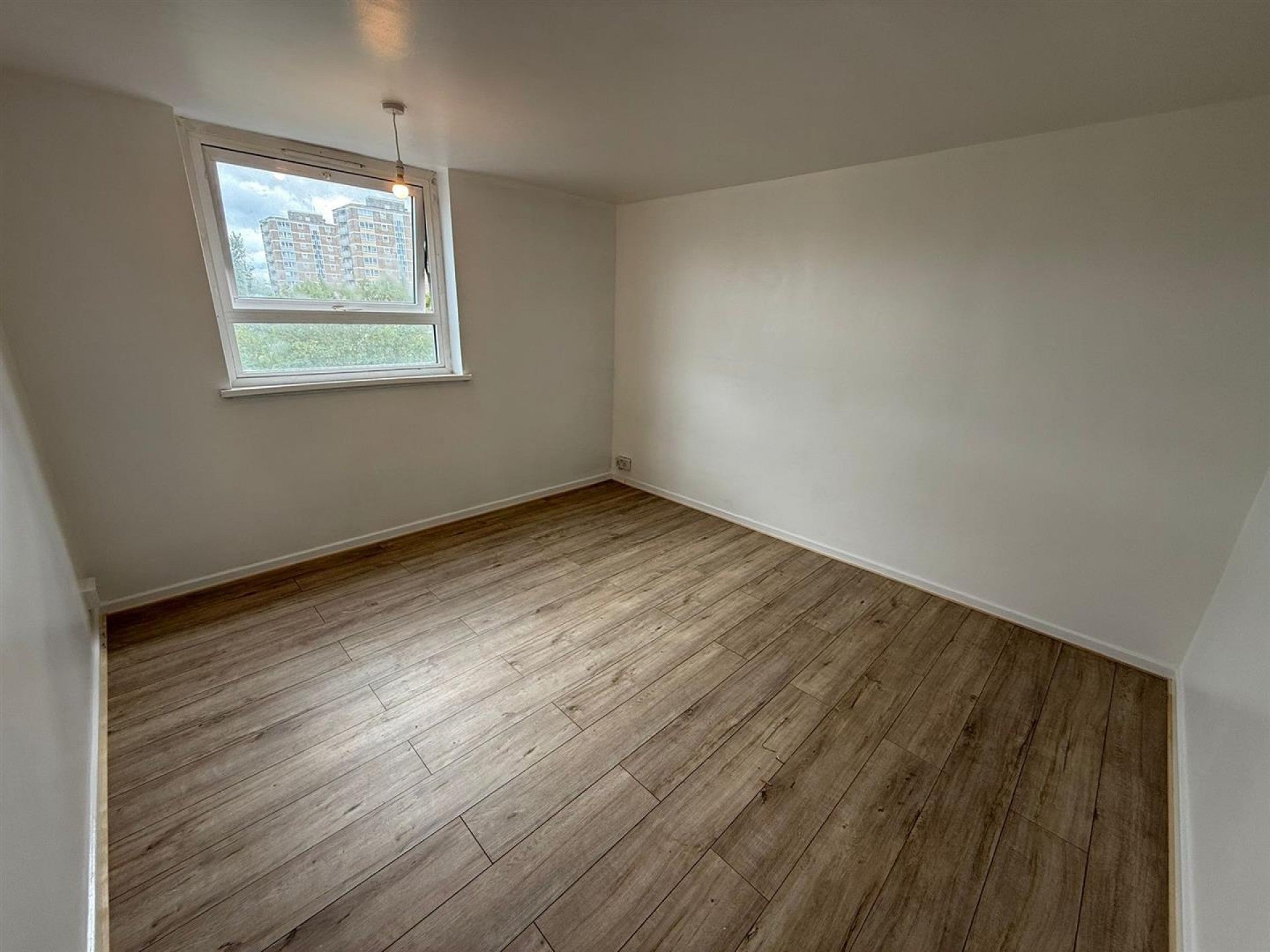 Flat Eastfield Road in Greater London