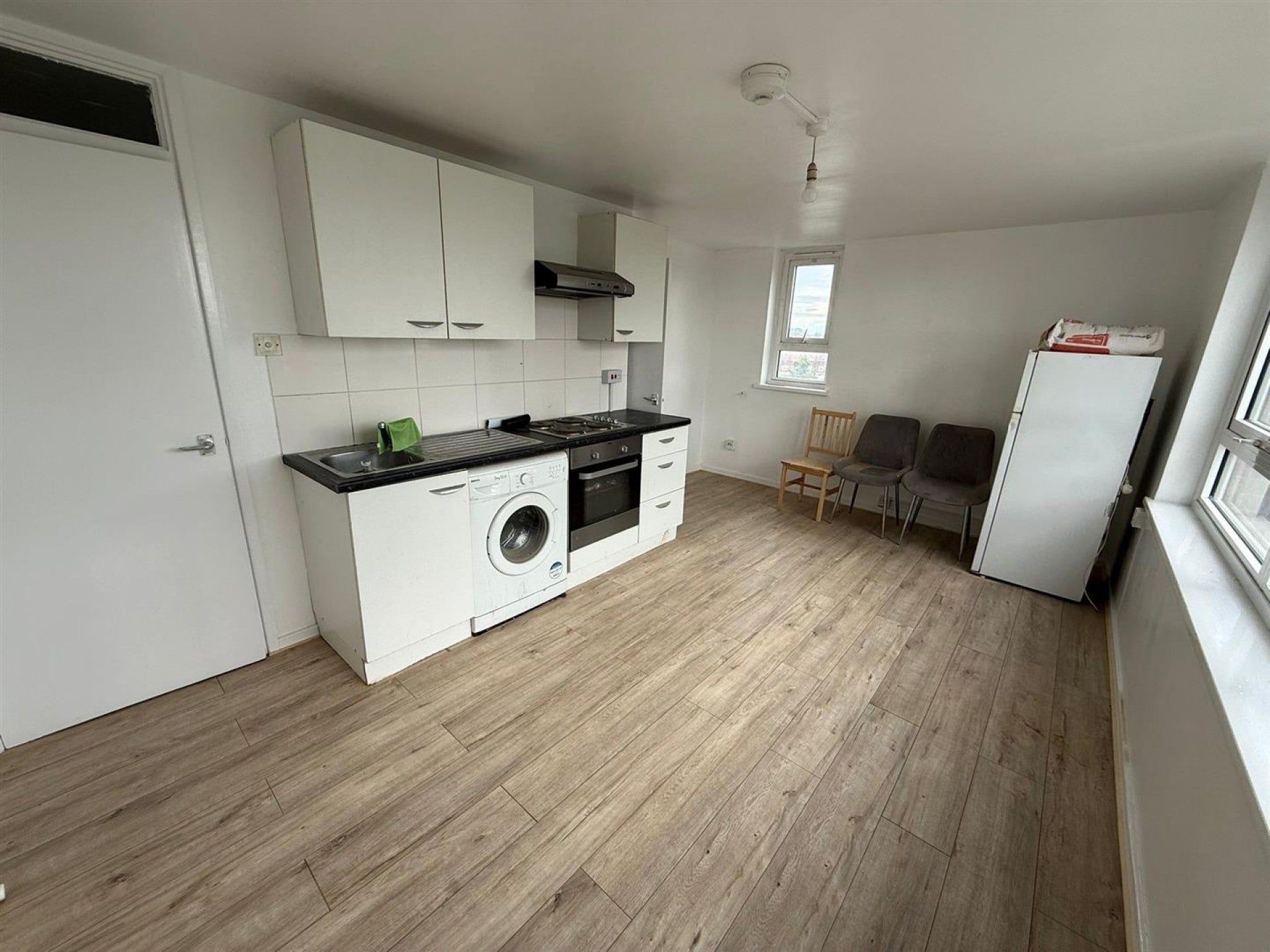 Flat Eastfield Road in Greater London