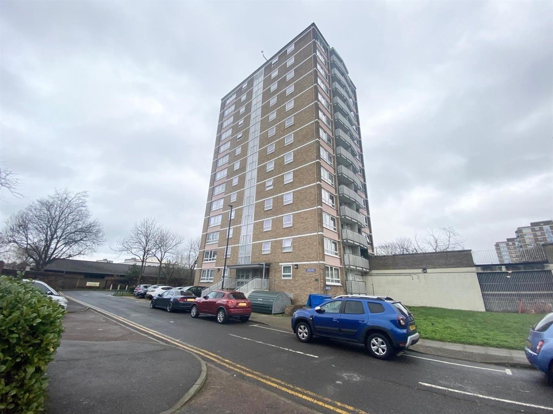Flat Eastfield Road in Greater London