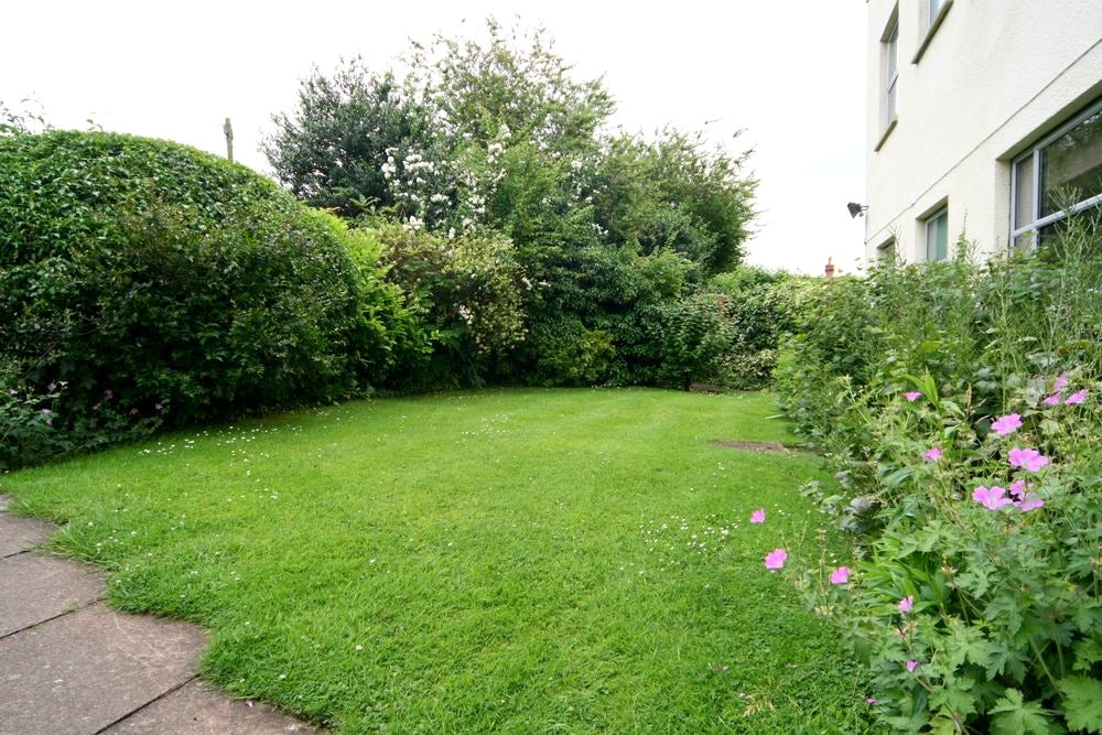 Flat Wellington Square in Cheltenham