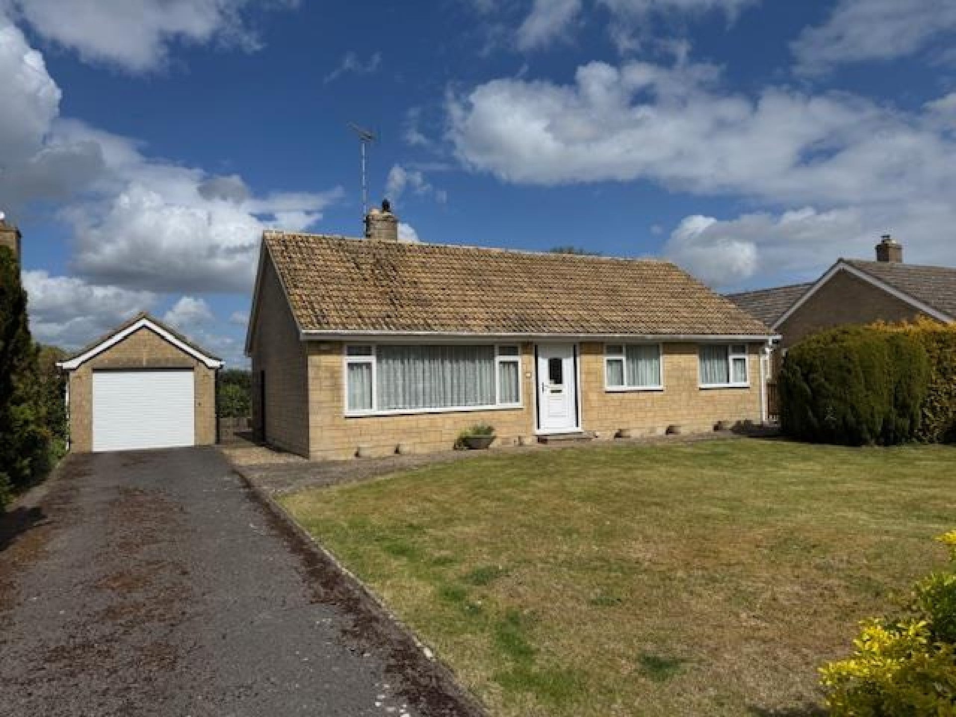 House Hampton Grove in Cotswold District