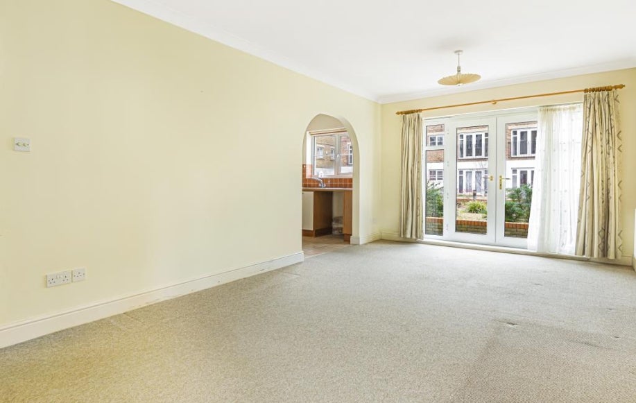 Flat Long Ford Close in Oxford