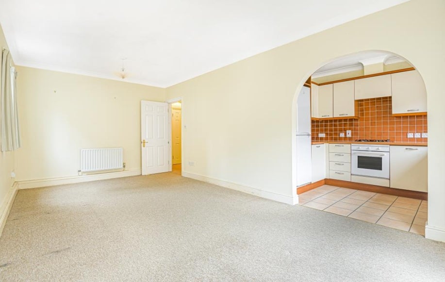 Flat Long Ford Close in Oxford