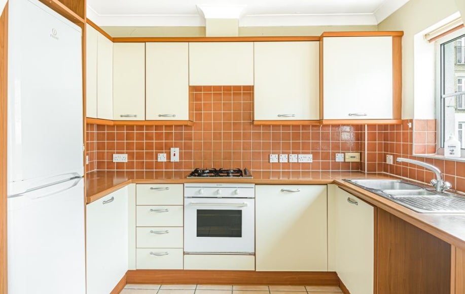 Flat Long Ford Close in Oxford