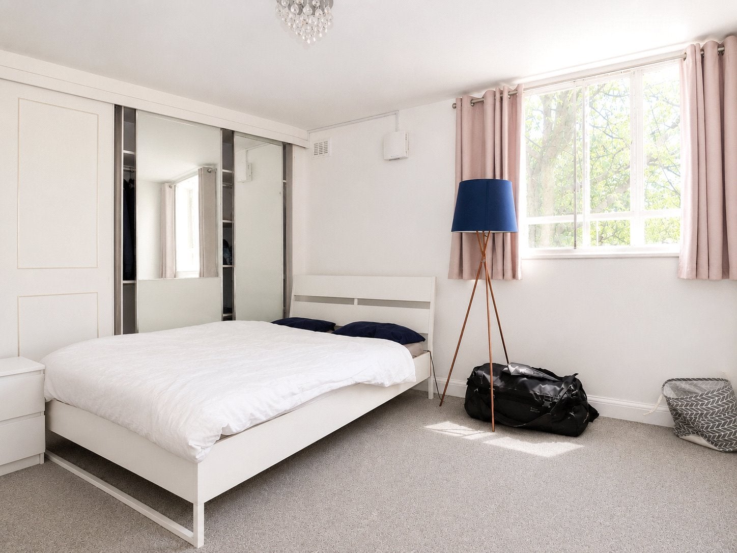 Flat Hopton Road in Greater London