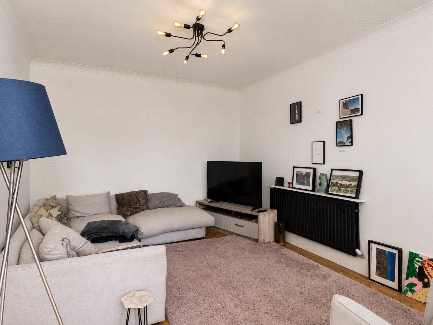 Flat Hopton Road in Greater London