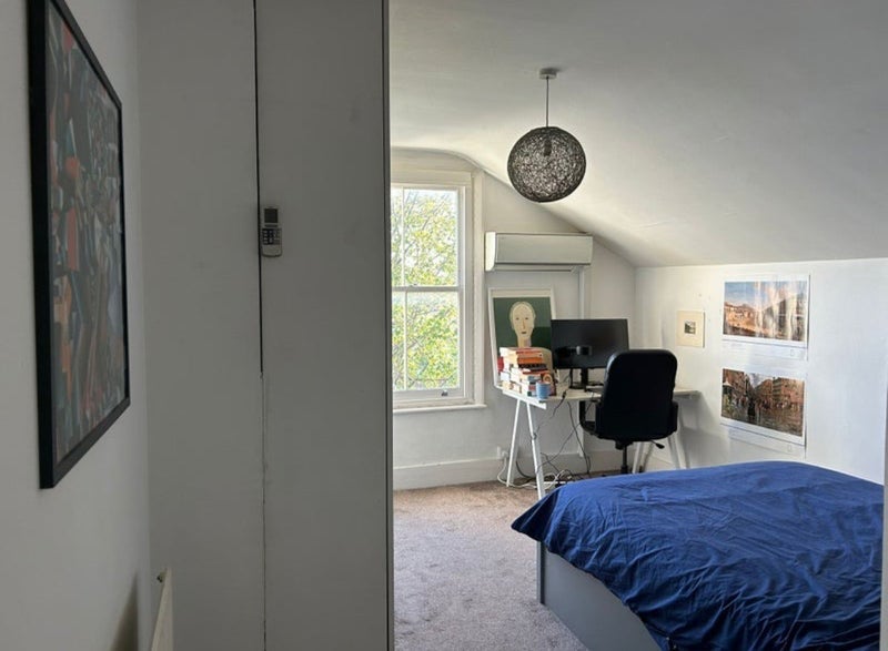 Room Holmewood Gardens in Greater London