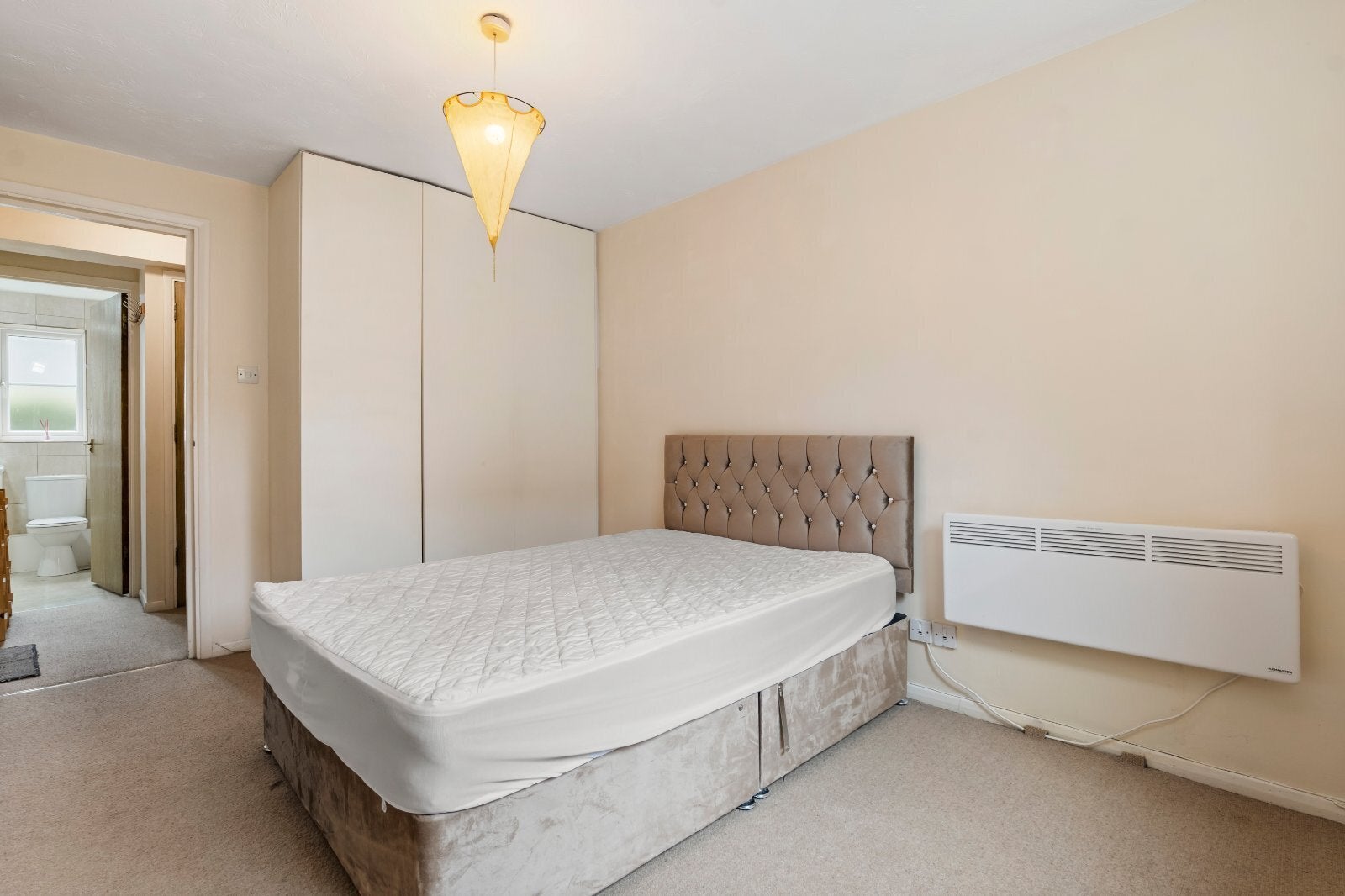 Flat Heddington Grove in Greater London