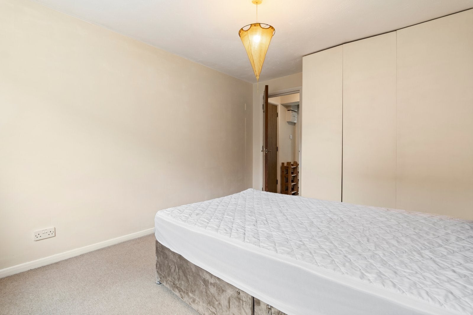 Flat Heddington Grove in Greater London