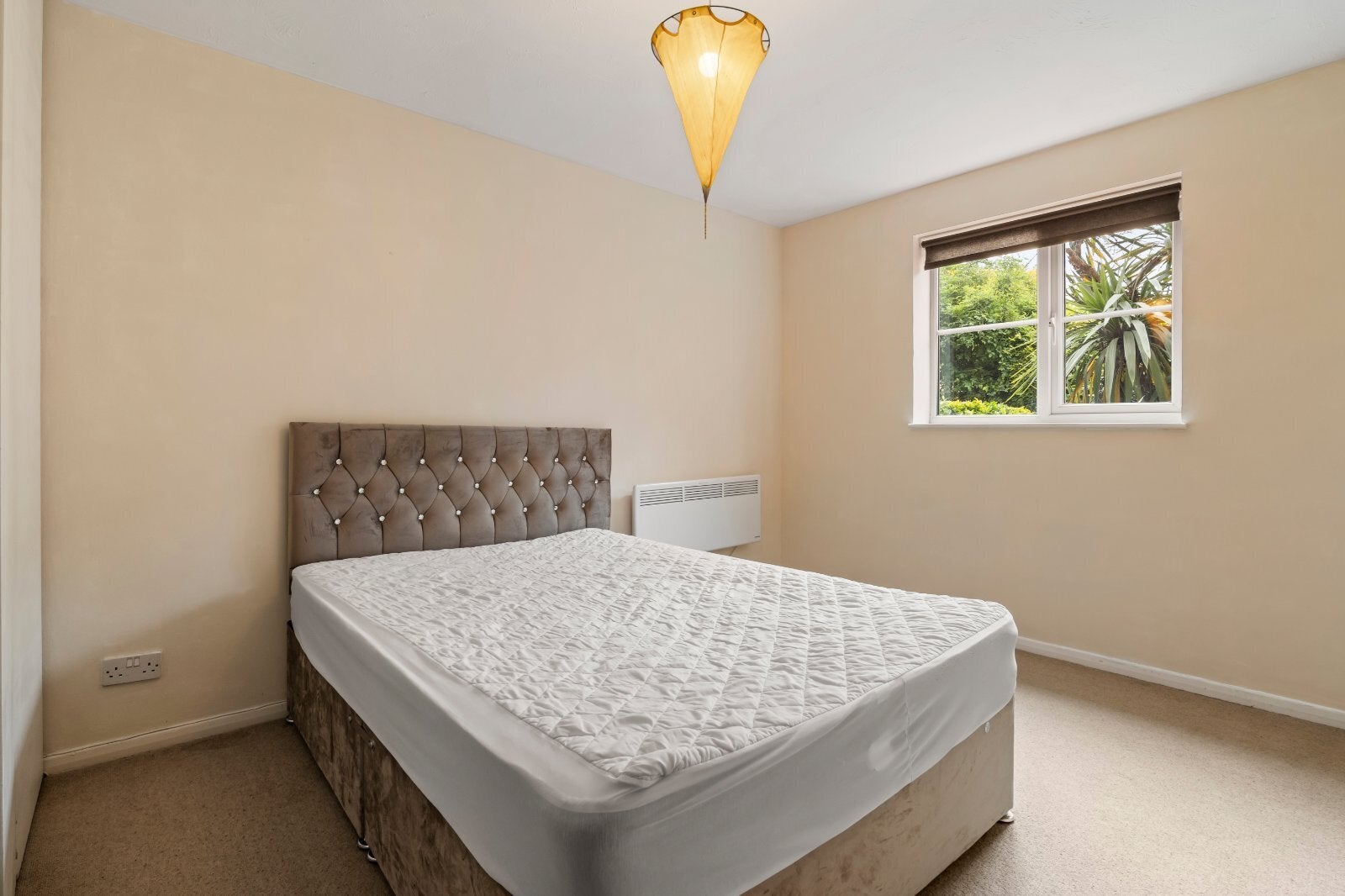 Flat Heddington Grove in Greater London