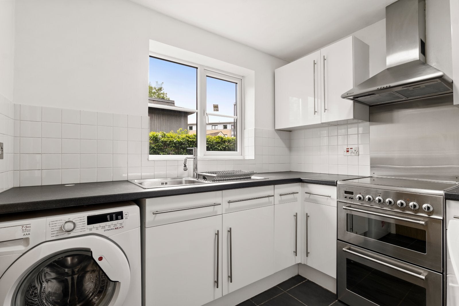 Flat Heddington Grove in Greater London
