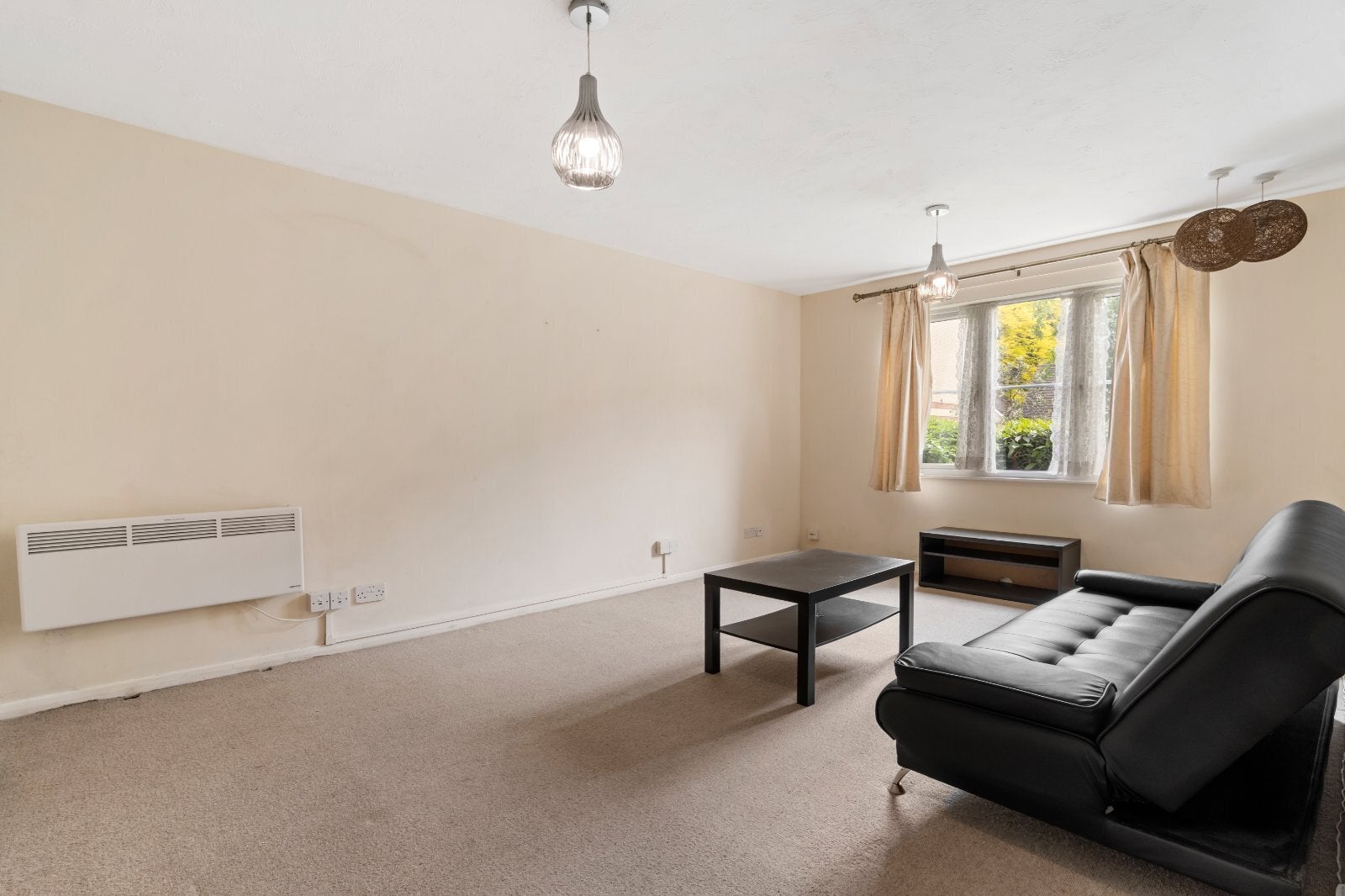 Flat Heddington Grove in Greater London