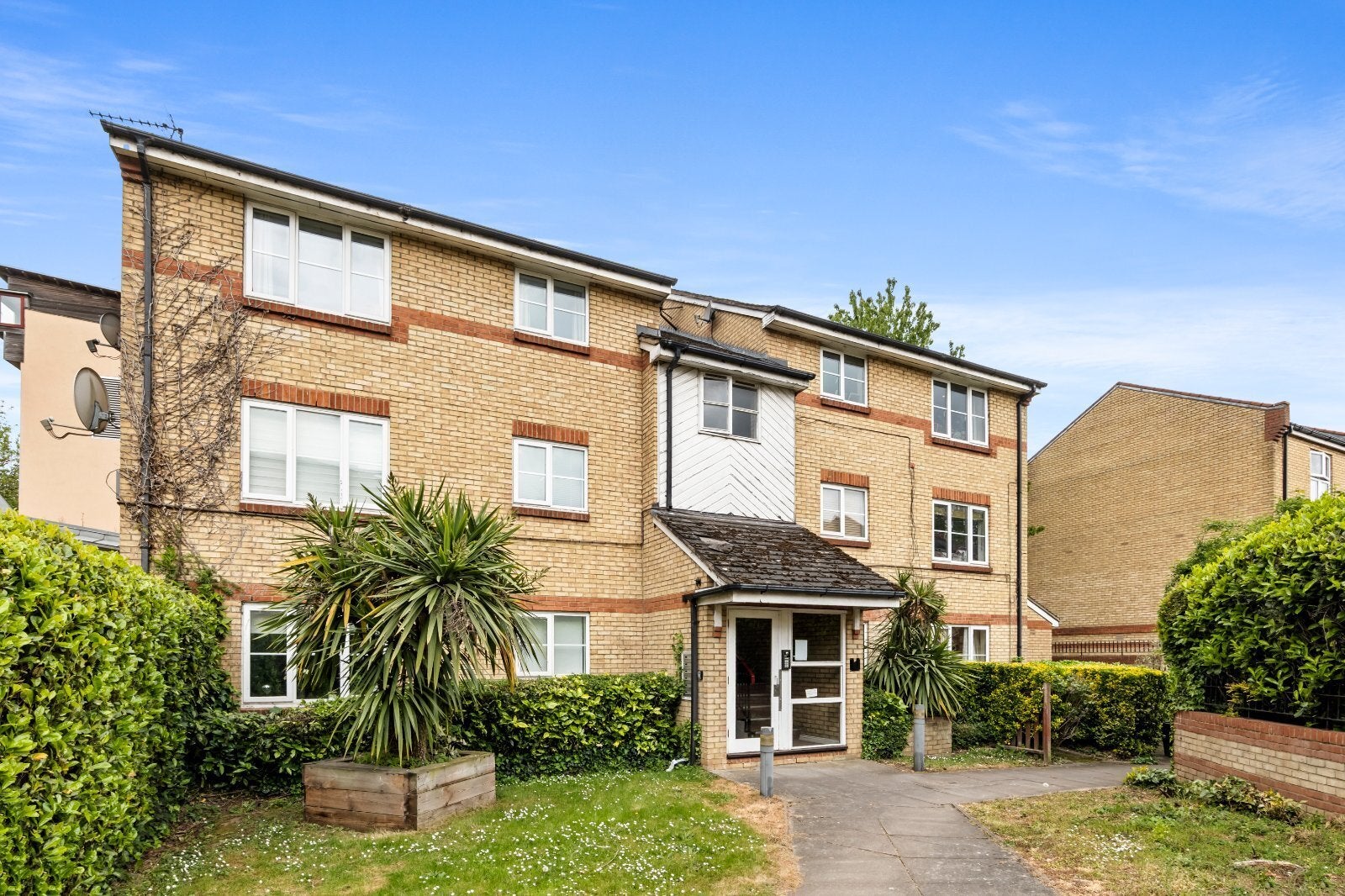 Flat Heddington Grove in Greater London